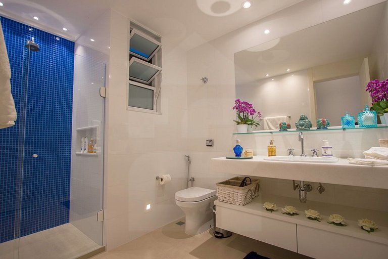 Comfort and sophistication by the seaside.