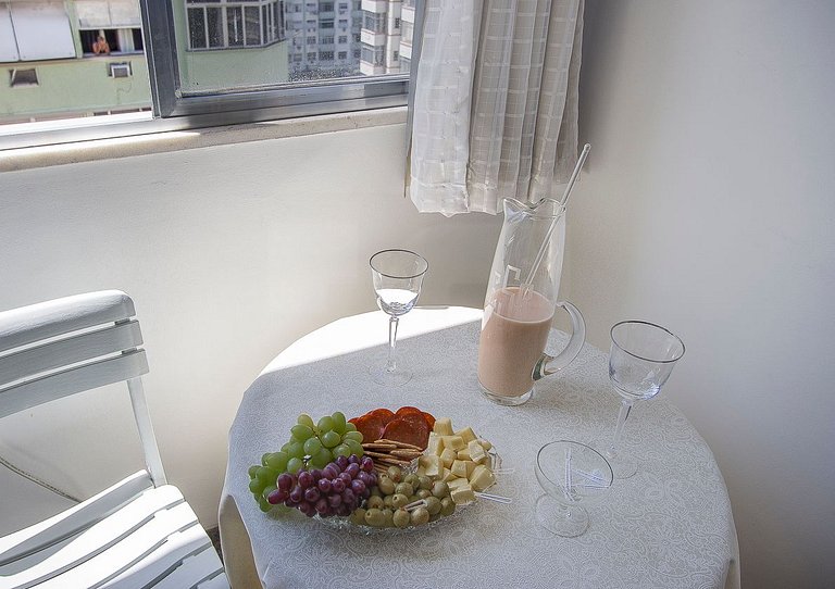 Sea-view studio next to the Hilton, Copacabana | Haelo