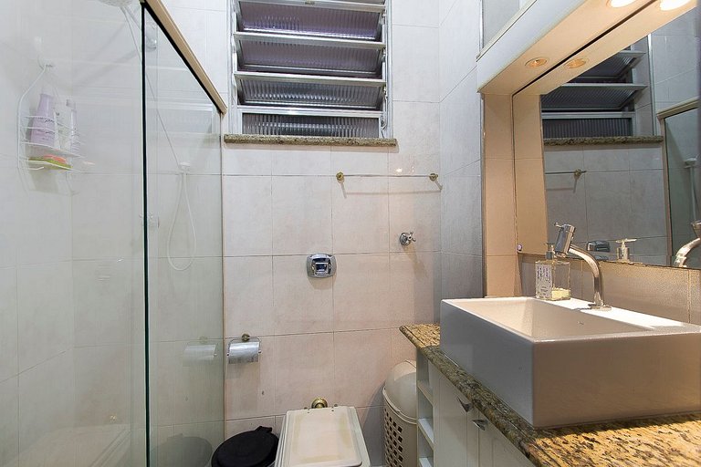 Sea-view studio next to the Hilton, Copacabana | Haelo