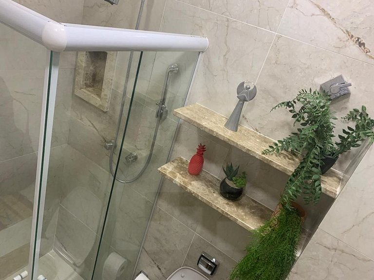 Estudio Moderno con Vista al Océano