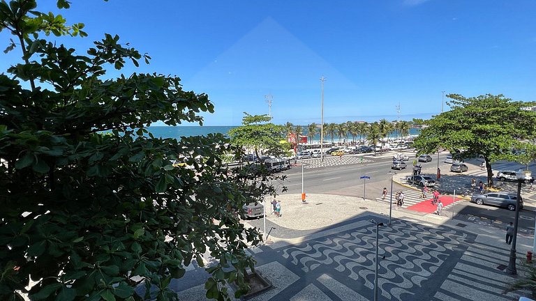 Estudio Moderno con Vista al Océano
