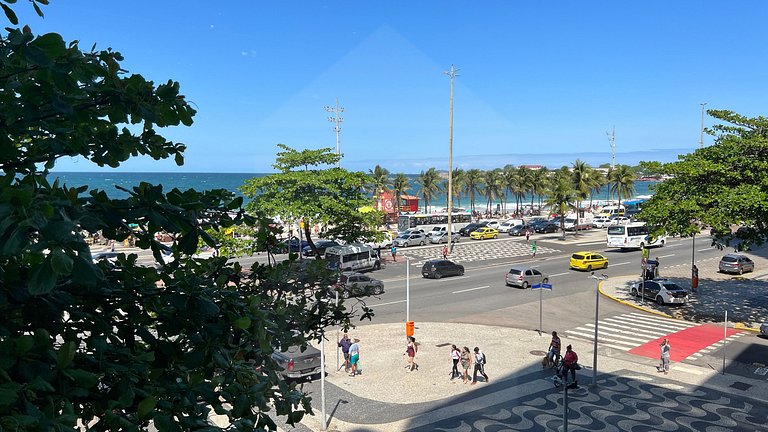 Estudio Moderno con Vista al Océano