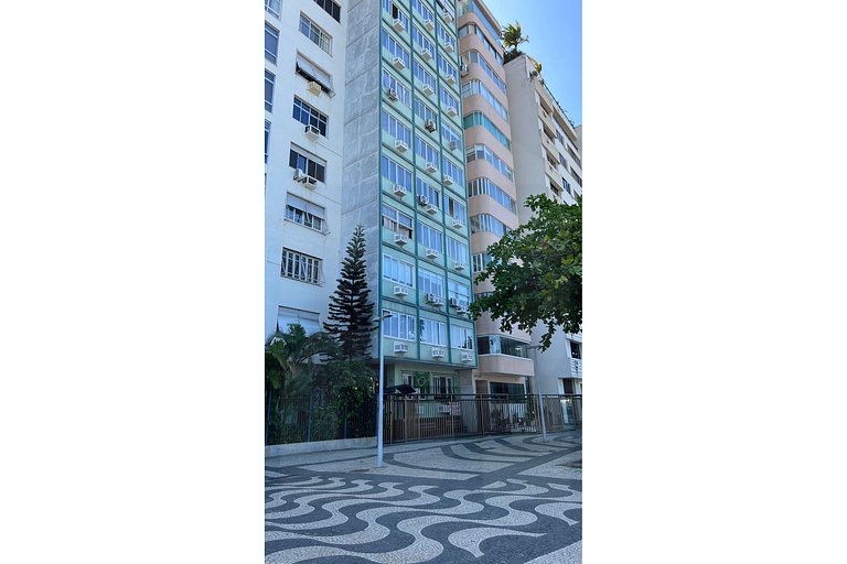 Estudio Moderno con Vista al Océano