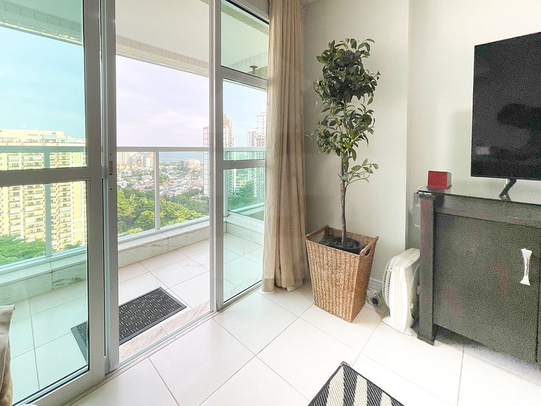 Comfortable 2BDR Apartment with Balcony and Sea View