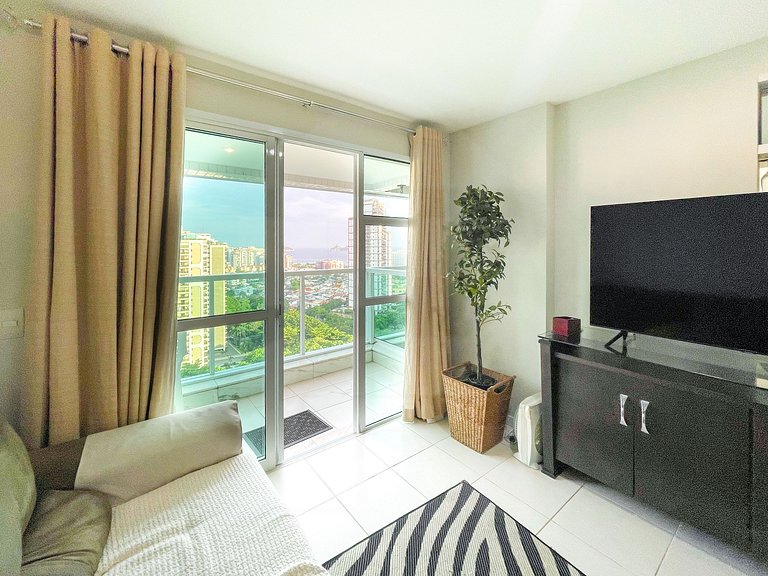 Comfortable 2BDR Apartment with Balcony and Sea View