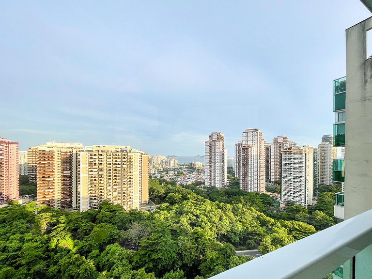 Comfortable 2BDR Apartment with Balcony and Sea View