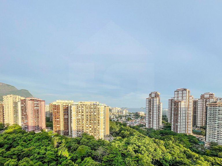 Comfortable 2BDR Apartment with Balcony and Sea View