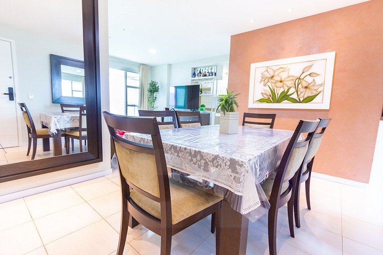 Comfortable 2BDR Apartment with Balcony and Sea View