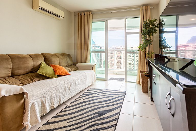 Comfortable 2BDR Apartment with Balcony and Sea View