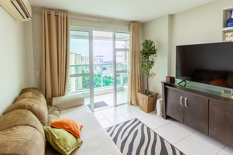 Comfortable 2BDR Apartment with Balcony and Sea View