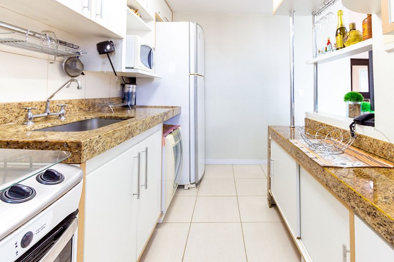 Comfortable 2BDR Apartment with Balcony and Sea View