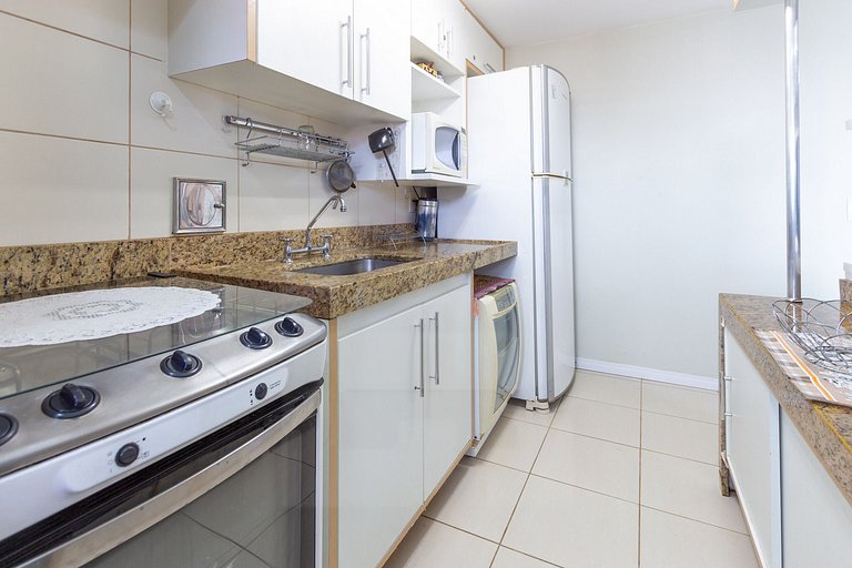 Comfortable 2BDR Apartment with Balcony and Sea View