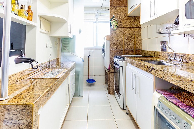 Comfortable 2BDR Apartment with Balcony and Sea View