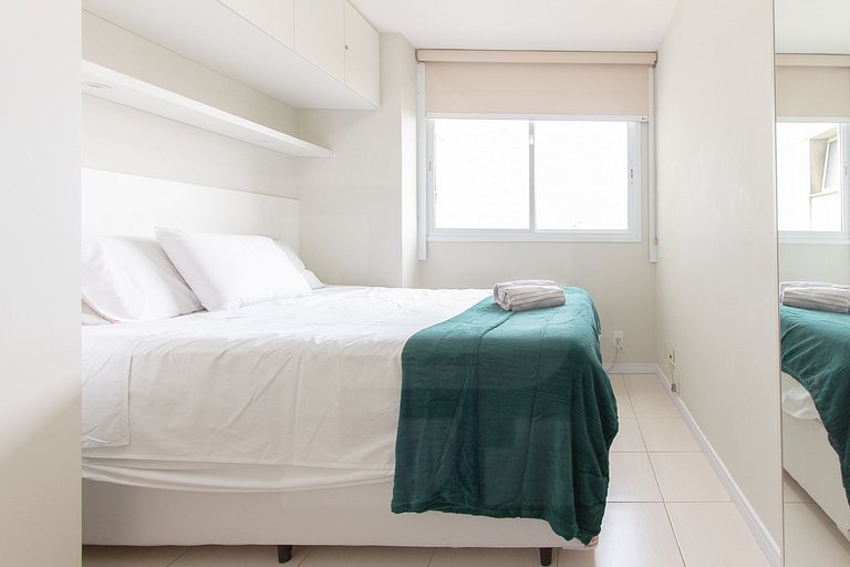 Comfortable 2BDR Apartment with Balcony and Sea View