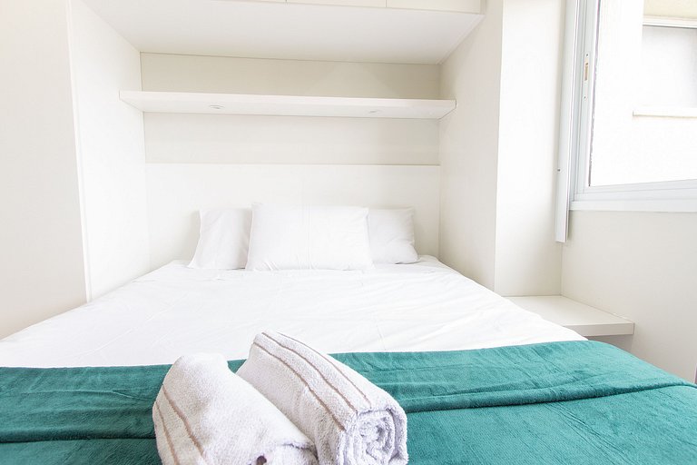 Comfortable 2BDR Apartment with Balcony and Sea View