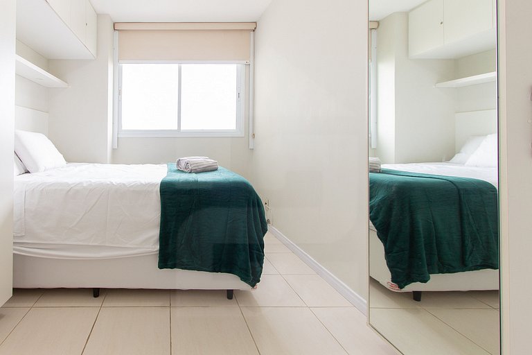 Comfortable 2BDR Apartment with Balcony and Sea View