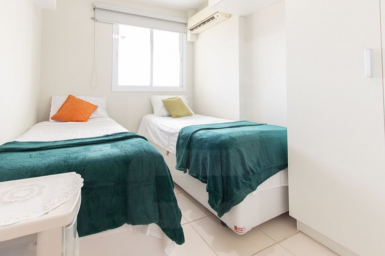 Comfortable 2BDR Apartment with Balcony and Sea View