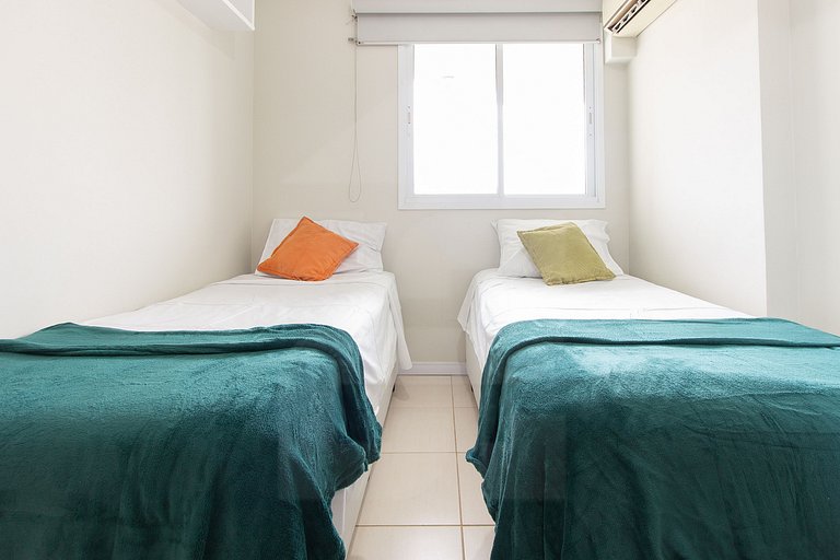 Comfortable 2BDR Apartment with Balcony and Sea View