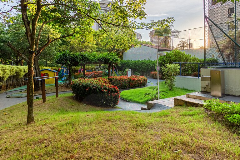 Comfortable 2BDR Apartment with Balcony and Sea View