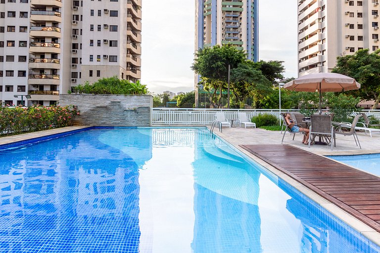 Comfortable 2BDR Apartment with Balcony and Sea View