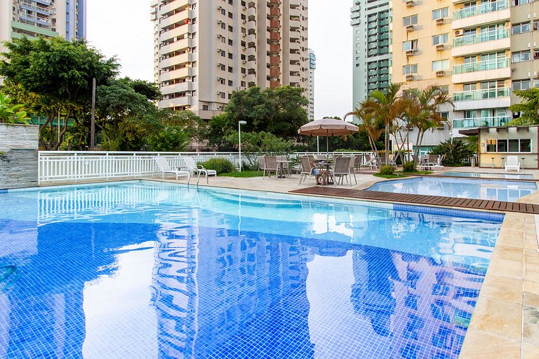 Comfortable 2BDR Apartment with Balcony and Sea View