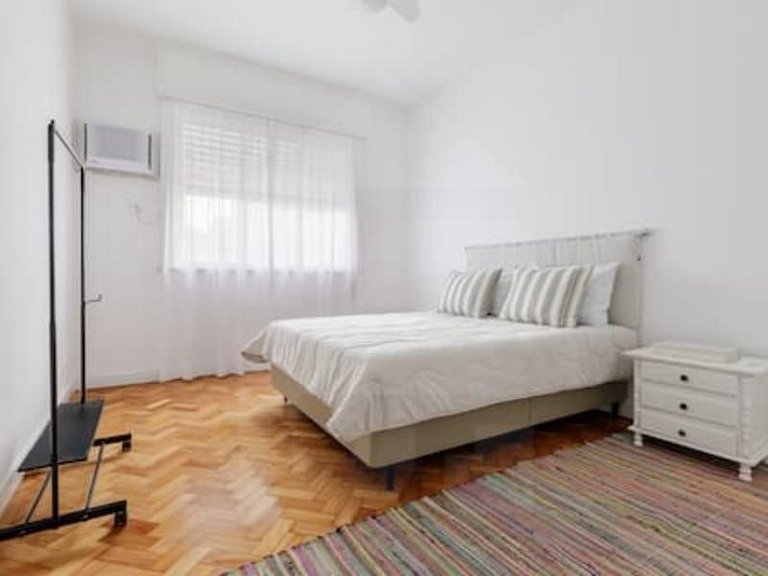 3 bedrooms with parking, 3 blocks to the beach | Haelo