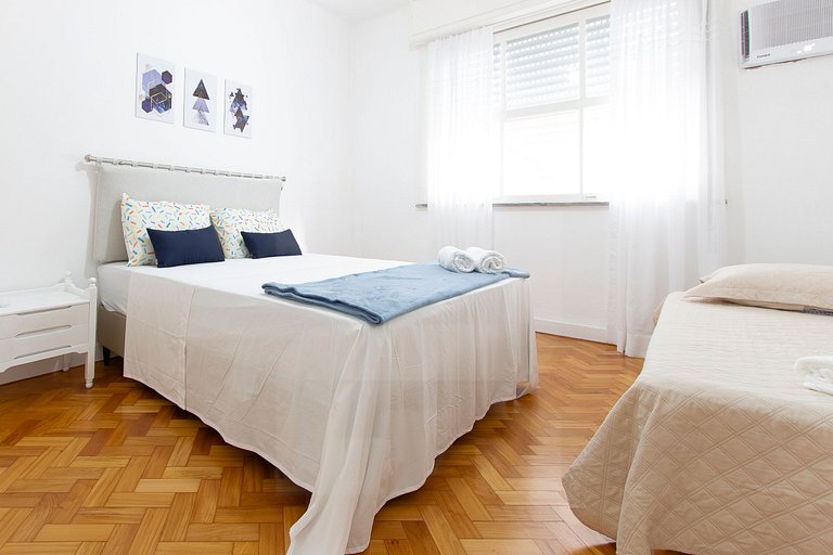 3 bedrooms with parking, 3 blocks to the beach | Haelo