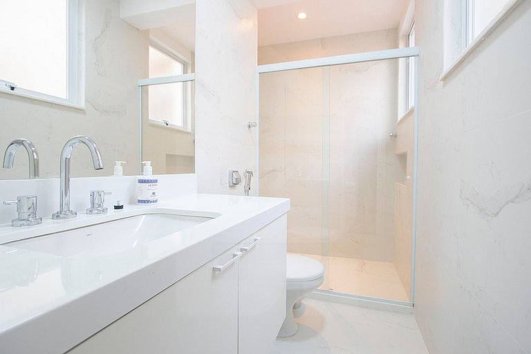 3 bedrooms with parking, 3 blocks to the beach | Haelo
