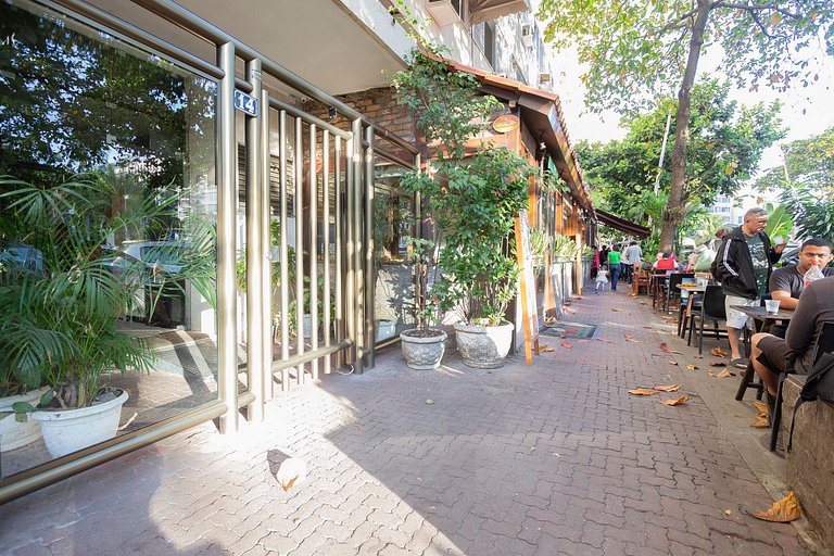 2 Quartos com Ar ao Lado da Praia e do Metrô