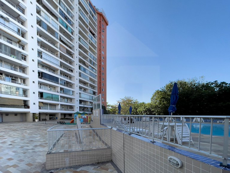 Suíte com varanda vista mar na Barra, com piscina | Haelo