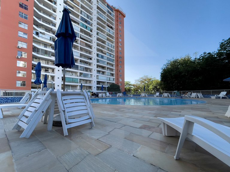 Suite con balcón y vista al mar en Barra, piscina | Haelo
