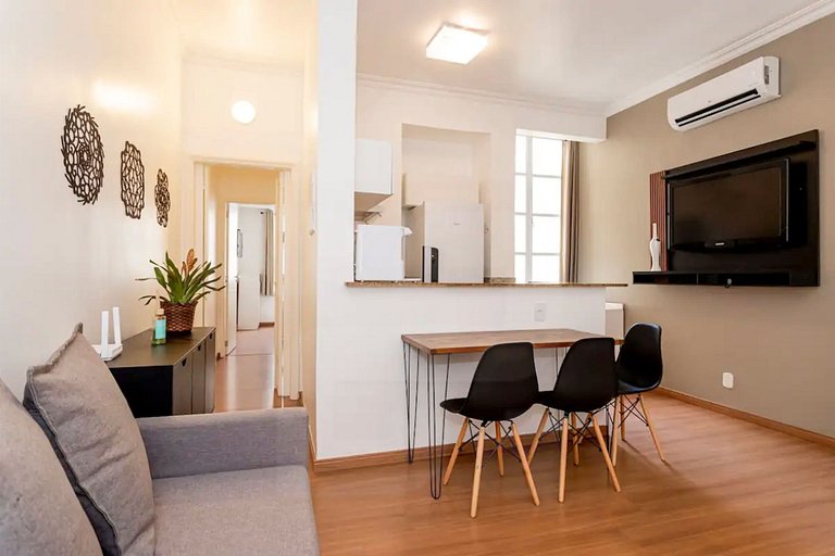 Comfort Steps from Copacabana Beach