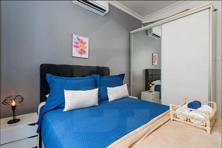 Comfort Steps from Copacabana Beach