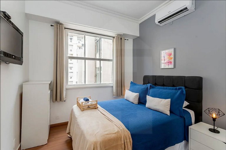 Comfort Steps from Copacabana Beach