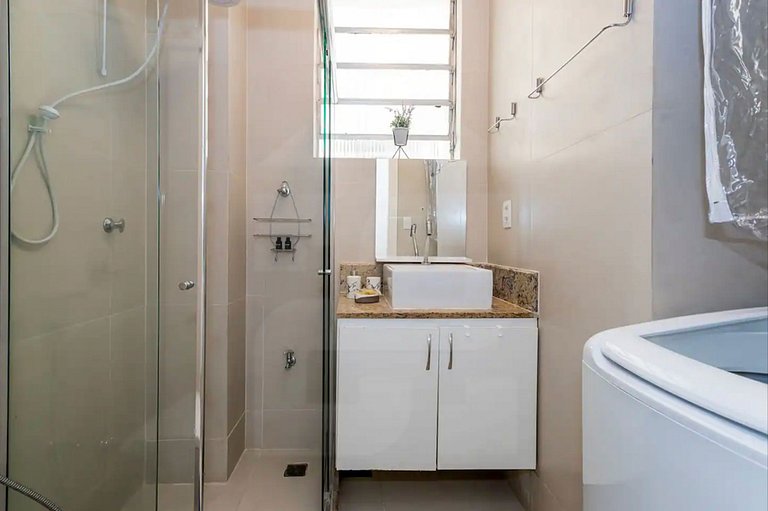 Comfort Steps from Copacabana Beach