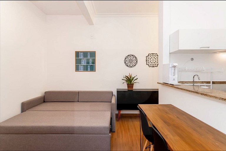 Comfort Steps from Copacabana Beach