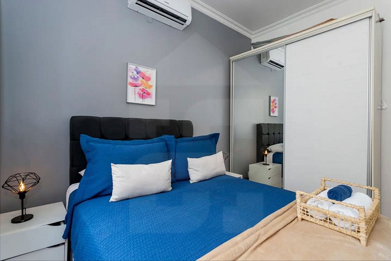 Comfort Steps from Copacabana Beach