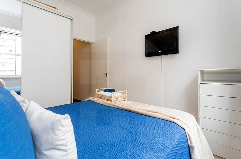 Comfort Steps from Copacabana Beach