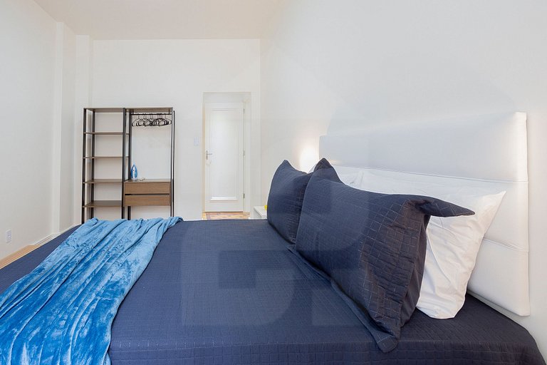 Spacious 2-bedroom apartment next to Beach