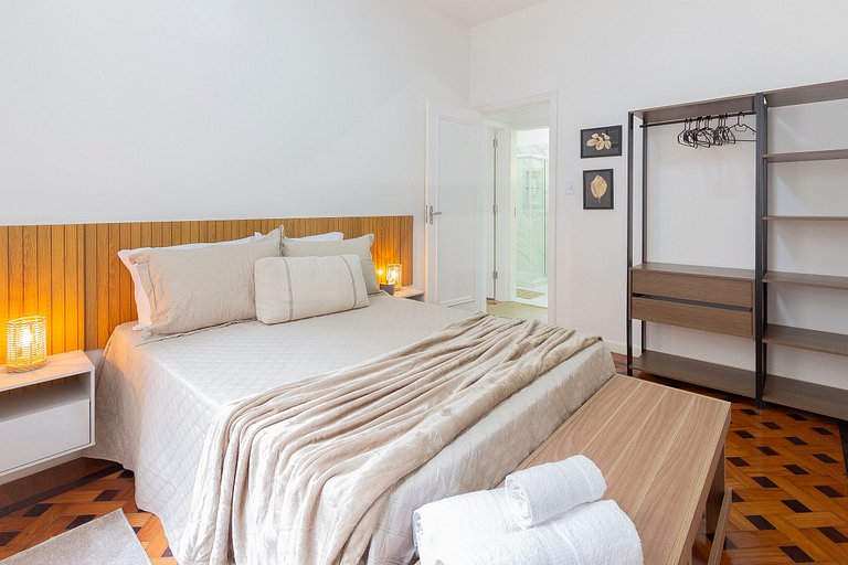 Spacious 2-bedroom apartment next to Beach