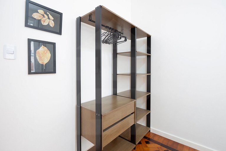 Spacious 2-bedroom apartment next to Beach