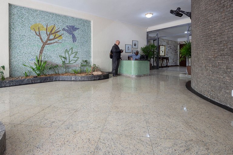 Spacious 2-bedroom apartment next to Beach