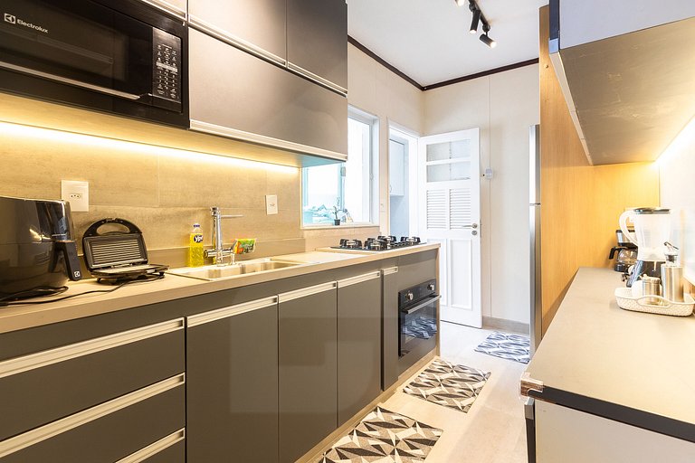 3 quartos reformados, 120 m², praia e metrô perto