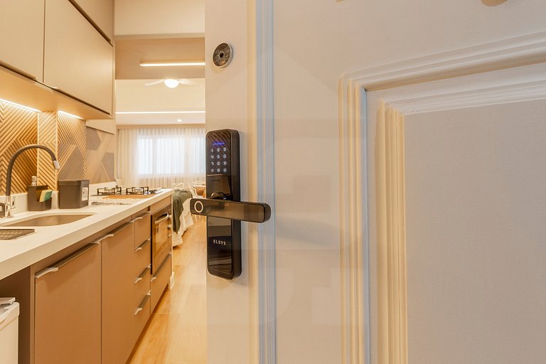 Modern studio in Leme for couples, with split AC | Haelo