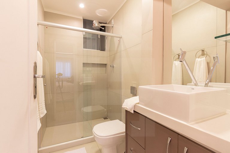 Studio moderno no Leme para casais, com split | Haelo