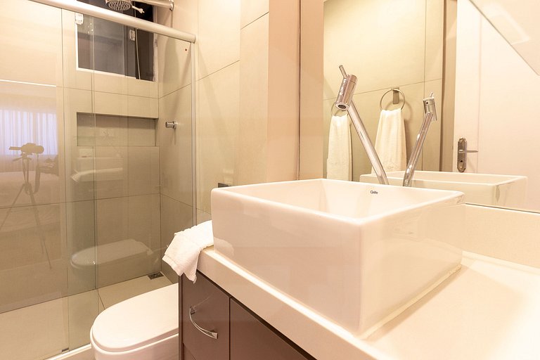Estudio moderno en Leme para parejas, con split | Haelo