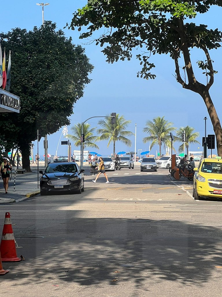 Estúdio Moderno e Acolhedor para Casal no Leme