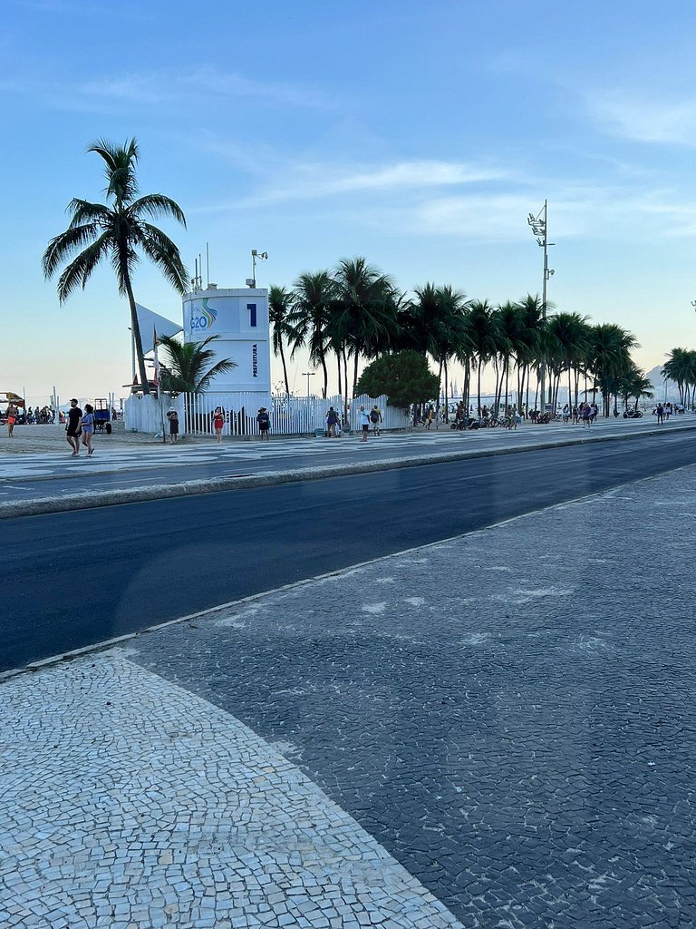 Estúdio Moderno e Acolhedor para Casal no Leme