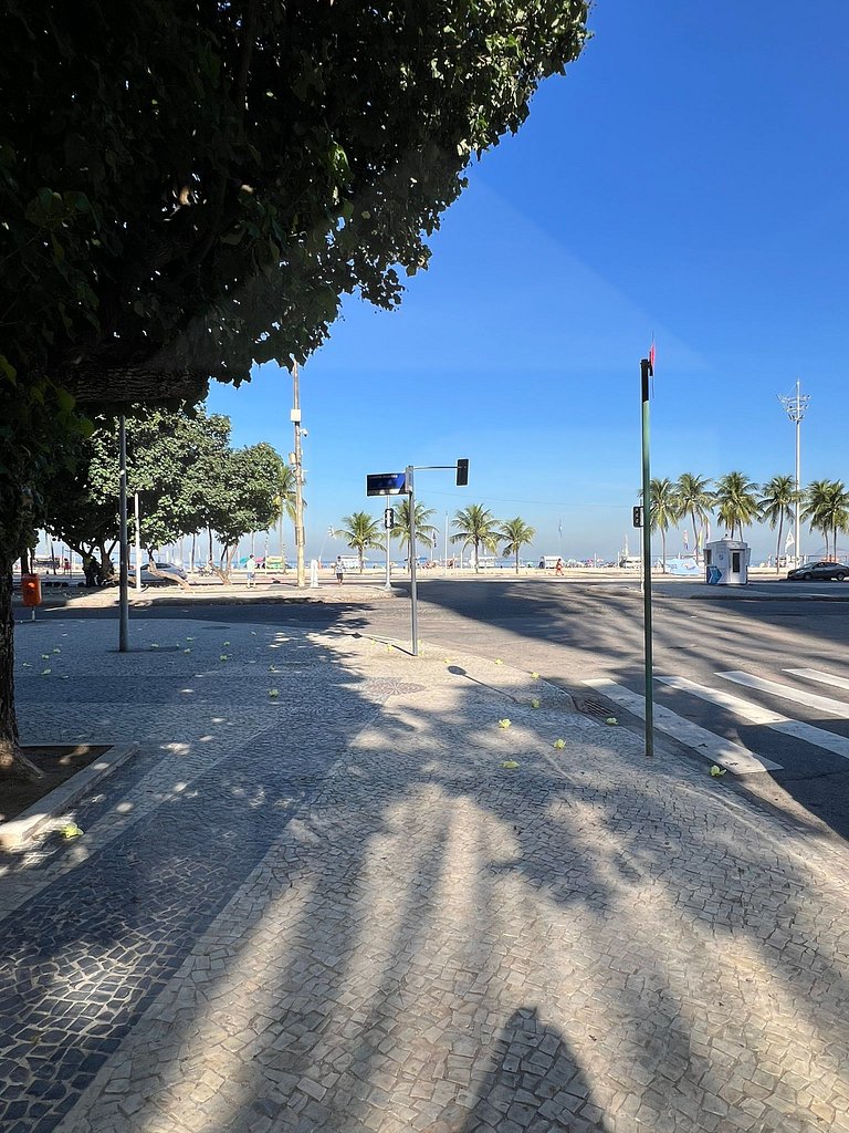 Estúdio Moderno e Acolhedor para Casal no Leme