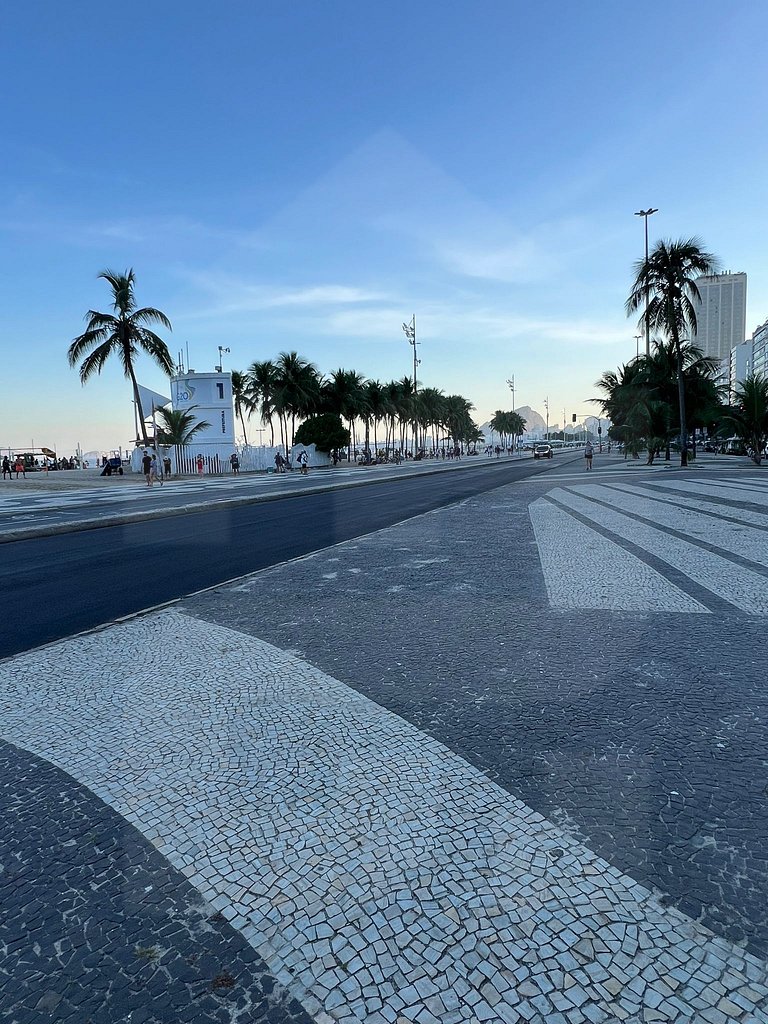 Estúdio Moderno e Acolhedor para Casal no Leme